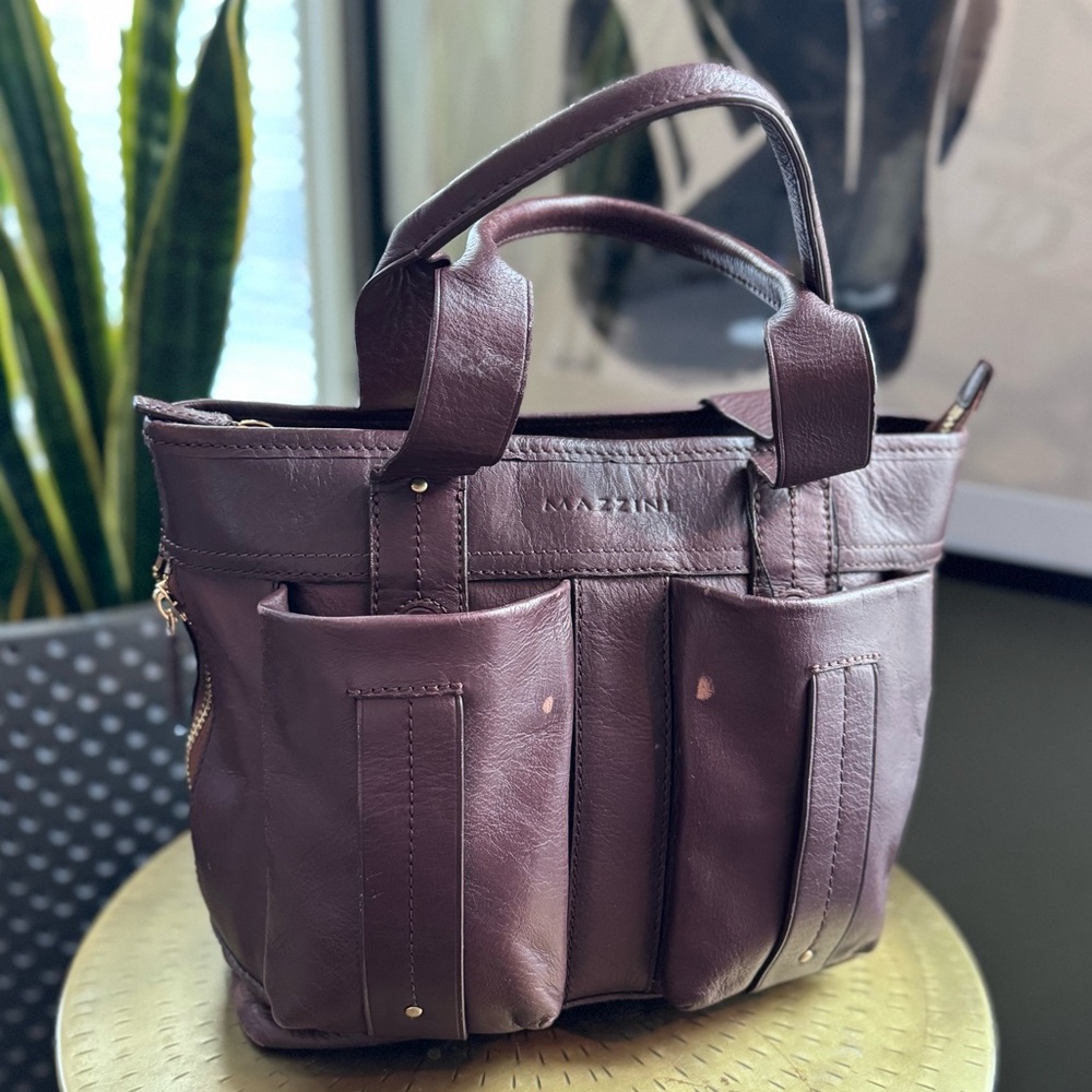 Vintage Premium Leather Mazzini Handbag. Great condition and clean! Great Buy!!!